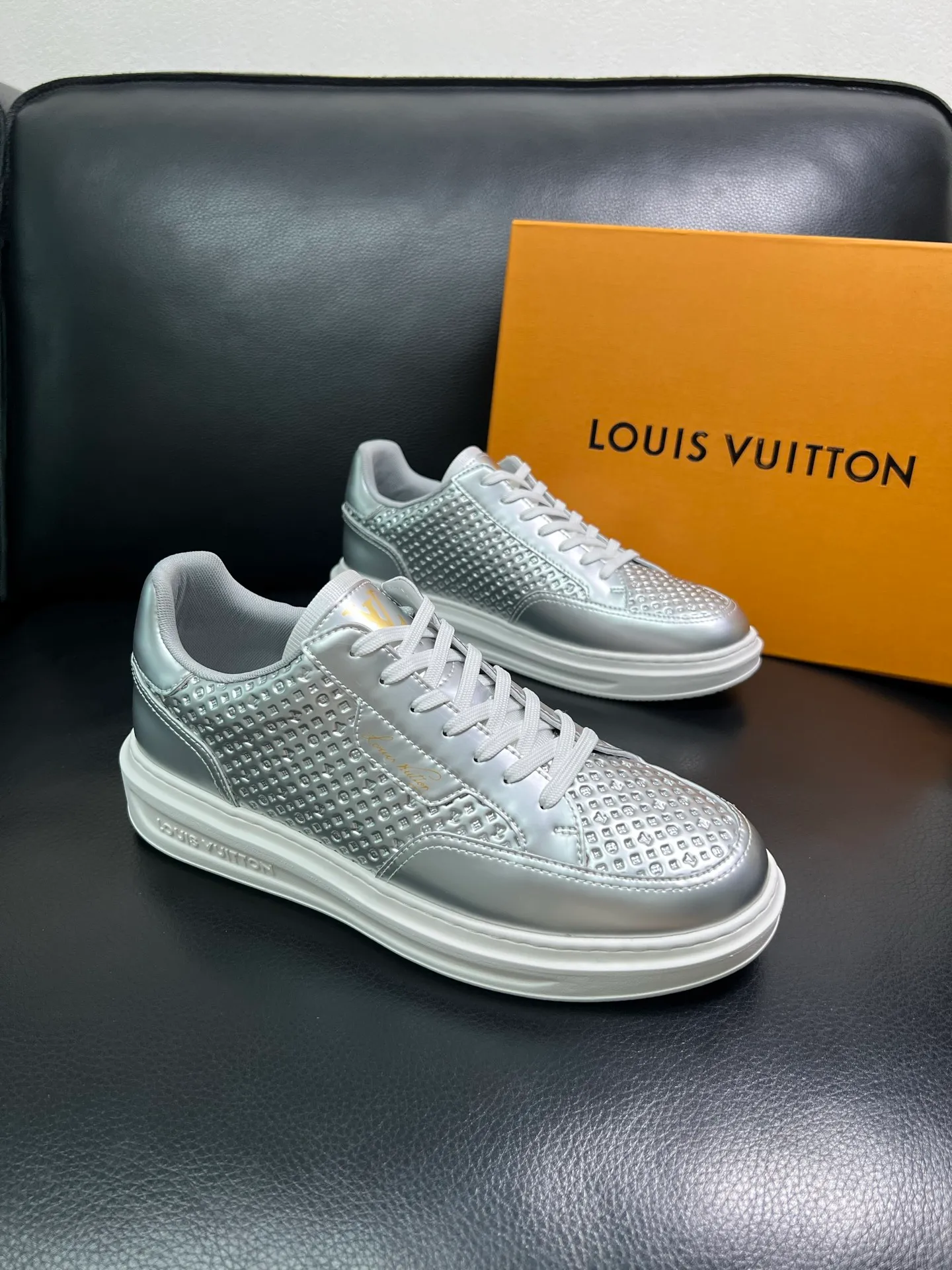 Men's shoes 💰740 Lv high quality top crafts Louis Vuitton sports shoes counter synchronized with original factory configuration, uppers imported from Italy, high-quality splicing colorful complex crafts, imported mesh pads soft and comfortable, soles: original soles specially provided by the original factory, T men's shoes 💰U exclusive movable molded soles super comfortable, original factory and single goods, welcome to compare, code number 38-44 (customized 45) 85867